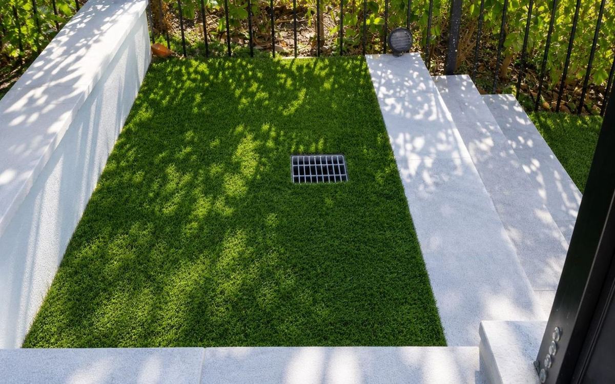 Pool House Artificial Grass — Rhino Grass artificial turf project (4)
