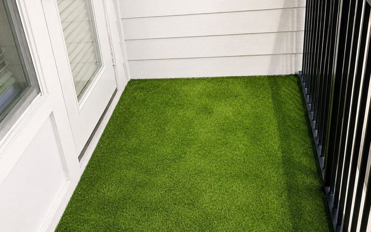 Clermont Balcony Turf — Rhino Grass artificial turf project (3)